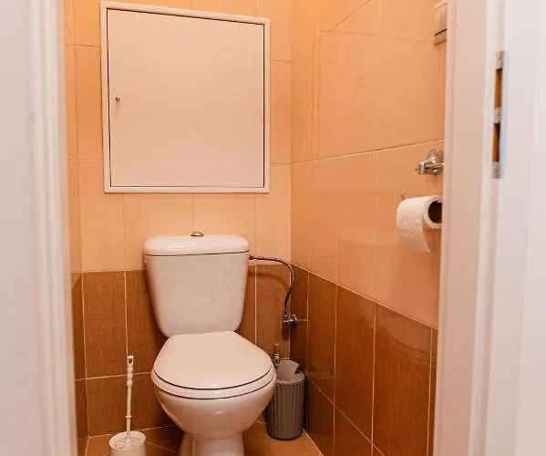 Private 1 Km From Center With Kitchen Appartement *