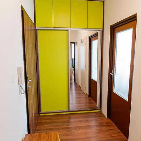 Apartman Private 1 Km From Center With Kitchen *